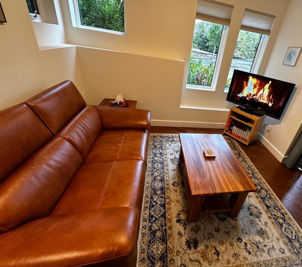 Liahona Guest House Ucluelet Exteriör bild